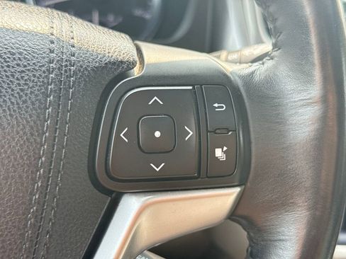 Used 2015 Toyota Highlander XLE image 31