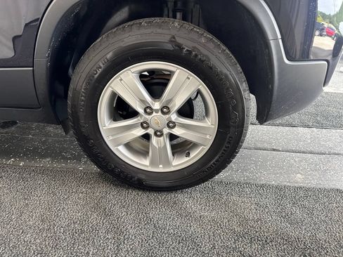 Used 2022 Chevrolet Trax LS w/ Tint and Cruise Package FWD image 9