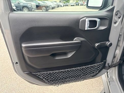 Used 2021 Jeep Wrangler Sport AWD/4WD image 18
