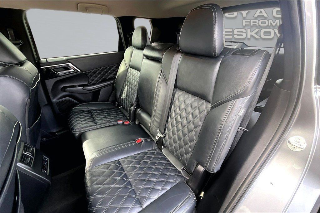 Used 2022 Mitsubishi Outlander SEL AWD/4WD image 25