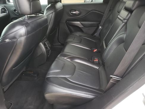 Used 2019 Jeep Cherokee Limited FWD image 14