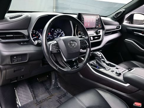 Used 2021 Toyota Highlander XSE AWD/4WD image 13