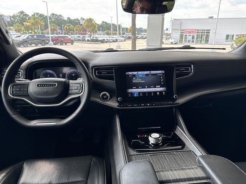 Used 2024 Jeep Wagoneer L Series II w/ Flexible Seating Group AWD/4WD image 27