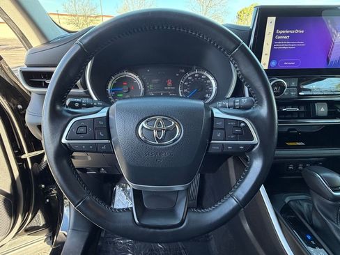 Used 2023 Toyota Highlander XLE w/ Protection Package #3 (TMS) image 24
