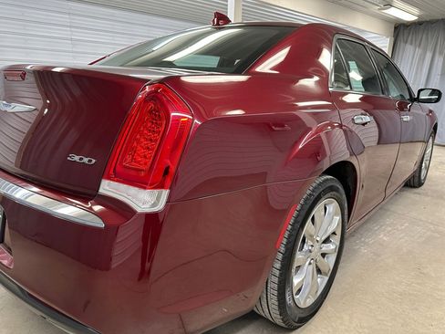 Used 2018 Chrysler 300 Limited image 23