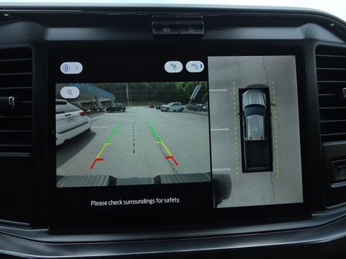 New 2025 Ford F250 Lariat w/ Chrome Package image 27