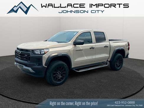 Used 2024 Chevrolet Colorado Trail Boss w/ Advanced Trailering Package AWD/4WD image 2