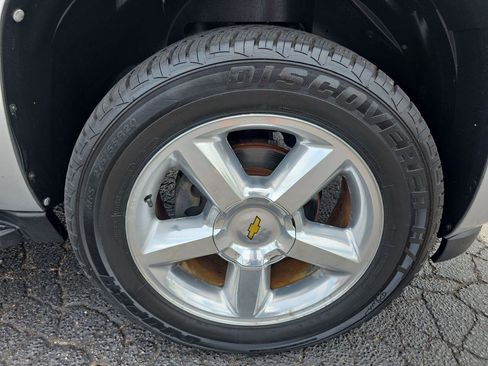 Used 2010 Chevrolet Avalanche LTZ AWD/4WD image 16