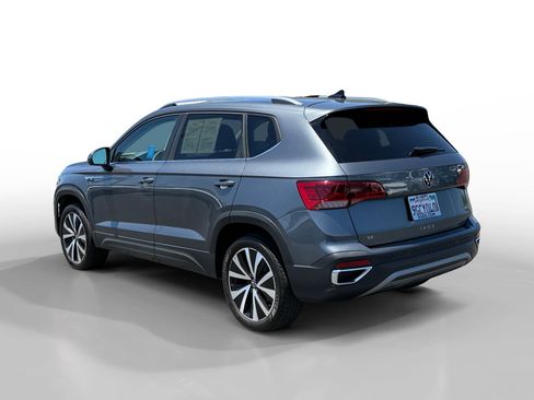 Used 2023 Volkswagen Taos SE FWD image 3