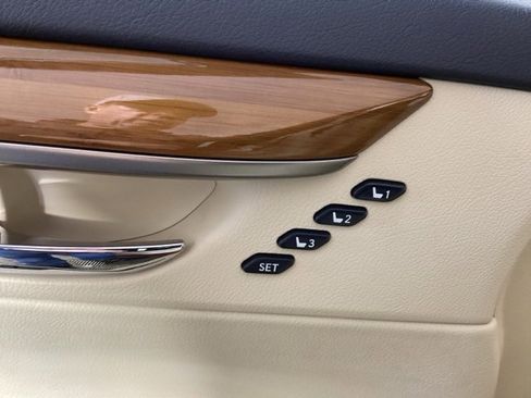 Used 2014 Lexus ES 300h image 17