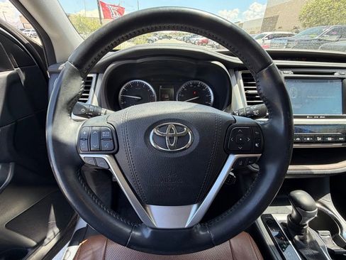 Used 2017 Toyota Highlander Limited w/ Carpet Mat Package FWD image 14