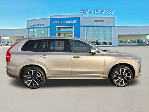 Used 2023 Volvo XC90 B6 Plus image 8