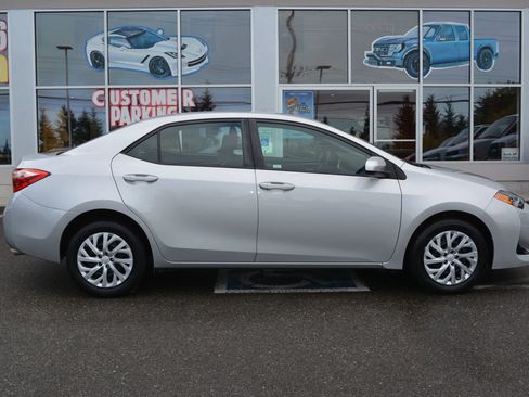 Used 2018 Toyota Corolla LE image 8
