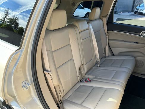 Used 2015 Jeep Grand Cherokee Limited w/ Luxury Group II image 20
