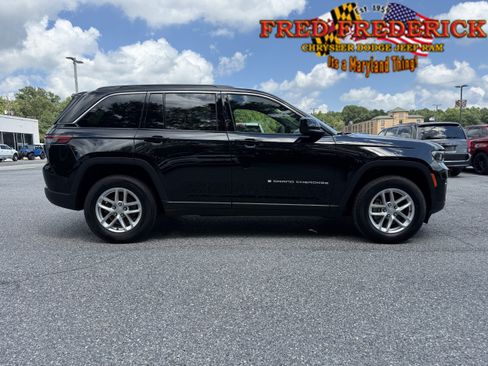 Used 2025 Jeep Grand Cherokee Laredo X AWD/4WD image 9