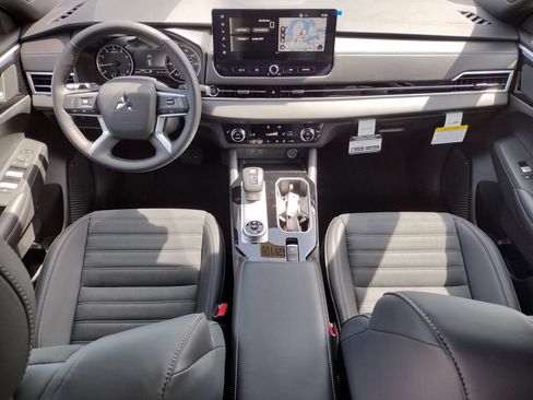 New 2026 Mitsubishi Outlander LE AWD/4WD image 2