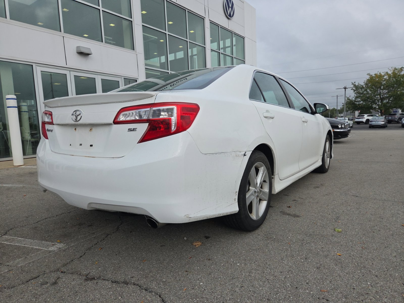 Used 2014 Toyota Camry SE FWD image 4