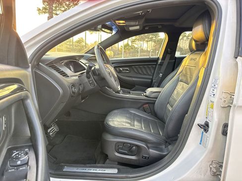 Used 2013 Ford Taurus SHO image 16