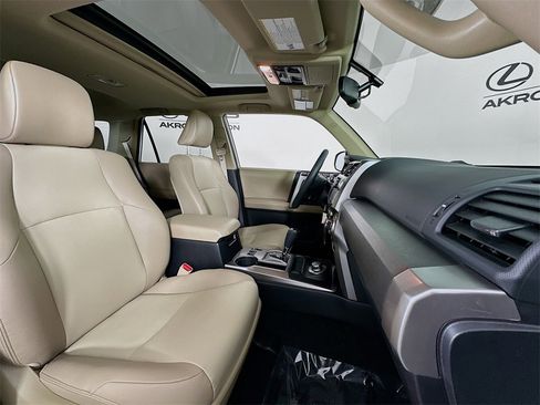 Used 2018 Toyota 4Runner SR5 Premium image 30