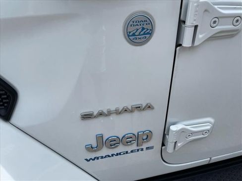 Used 2023 Jeep Wrangler Unlimited Sahara w/ Cold Weather Group AWD/4WD image 24