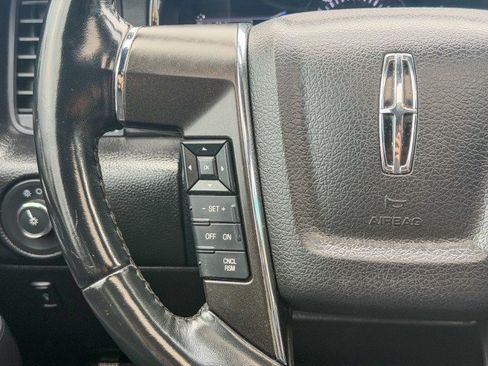 Used 2017 Lincoln Navigator L Select RWD image 11