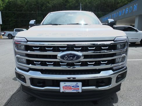 New 2025 Ford F250 Lariat w/ Chrome Package image 8