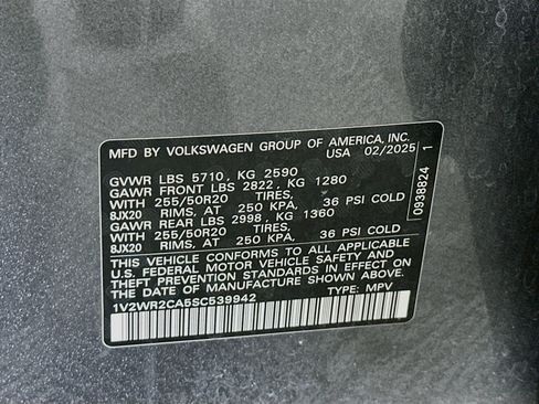 Used 2025 Volkswagen Atlas SE FWD image 12