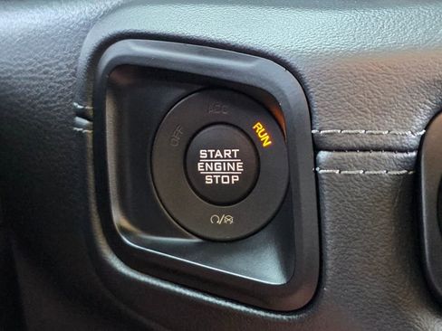 Used 2024 Jeep Wrangler Unlimited Sahara AWD/4WD image 33