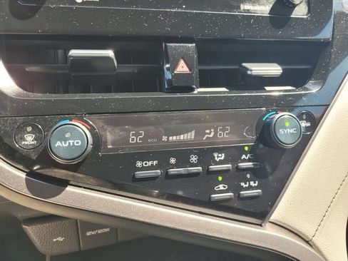 Used 2022 Toyota Camry SE FWD image 23