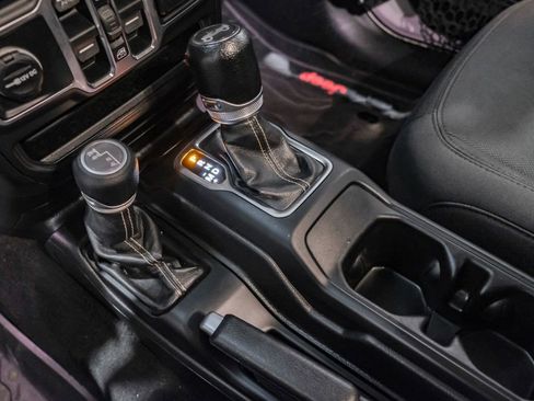 Used 2018 Jeep Wrangler Unlimited Sahara image 24