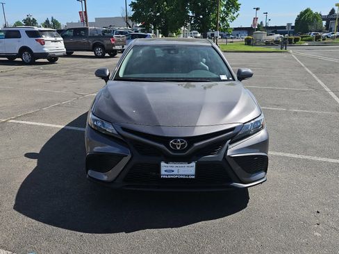 Used 2023 Toyota Camry SE image 4