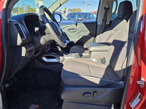 Used 2022 Nissan Frontier SV image 5