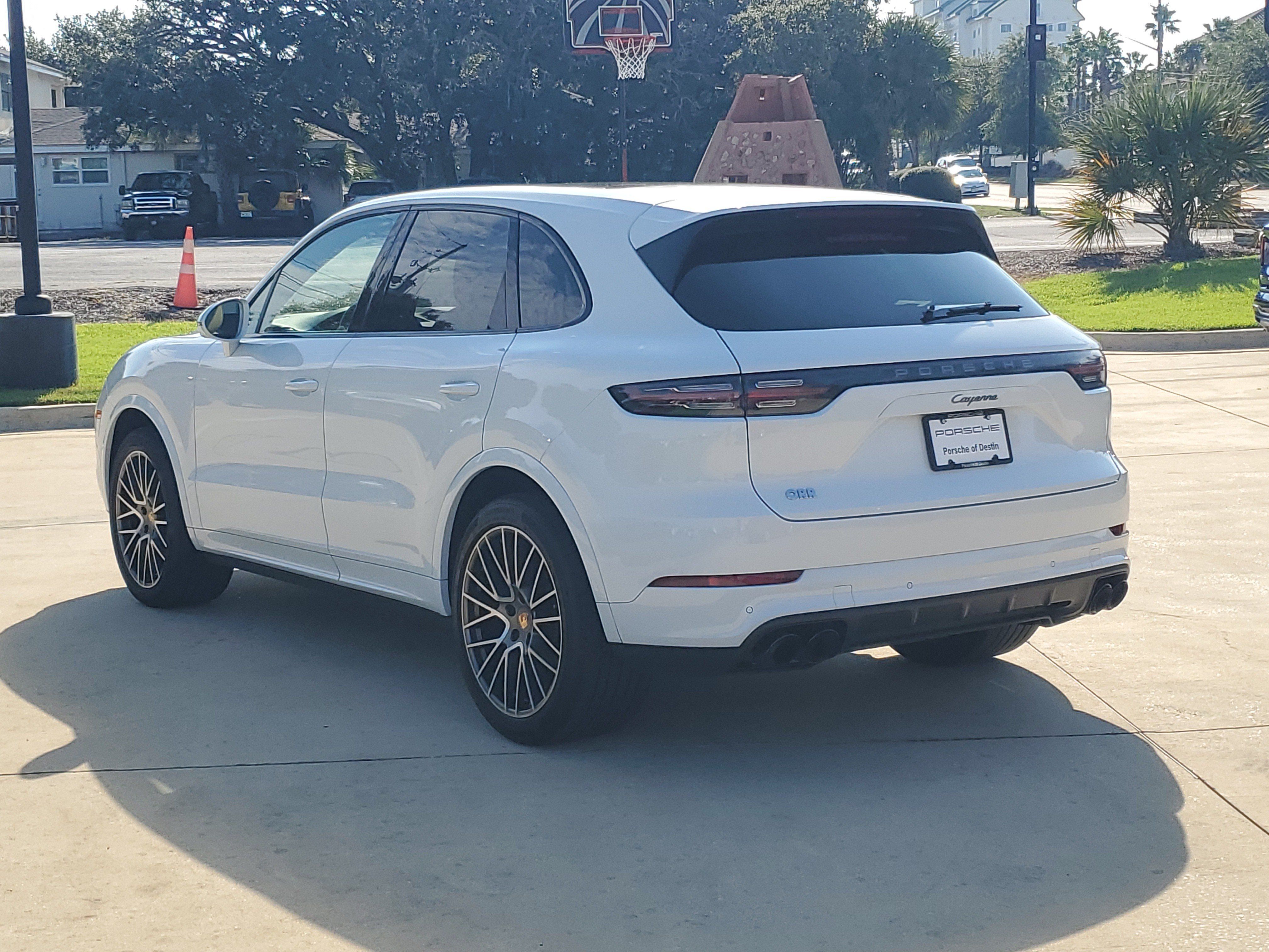 Used 2023 Porsche Cayenne Platinum Edition AWD/4WD image 3