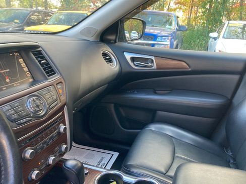 Used 2020 Nissan Pathfinder Platinum image 16