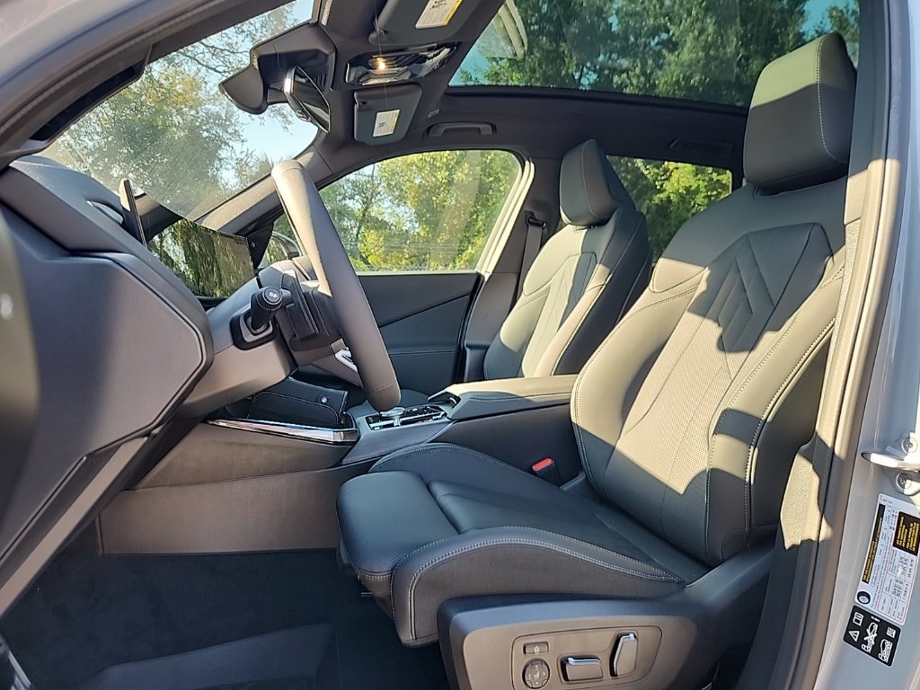 Used 2025 BMW X3 xDrive30i w/ Premium Package AWD/4WD image 2