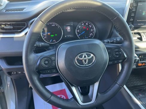Used 2021 Toyota RAV4 XLE Premium image 17