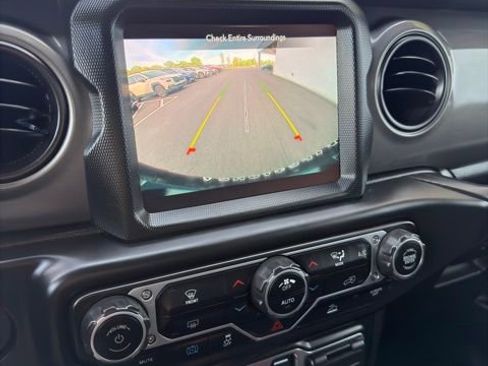 Used 2023 Jeep Wrangler Unlimited AWD/4WD image 11