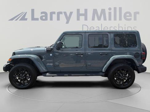 Used 2024 Jeep Wrangler Unlimited Sahara w/ Technology Group AWD/4WD image 2