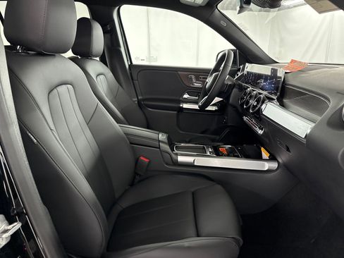 Used 2026 Mercedes-Benz GLB 250 image 28