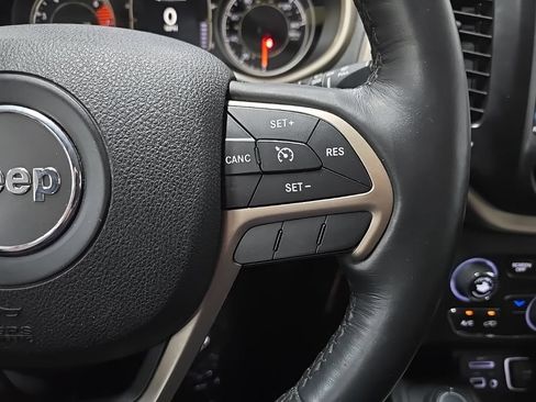Used 2016 Jeep Cherokee Latitude w/ Cold Weather Group AWD/4WD image 20