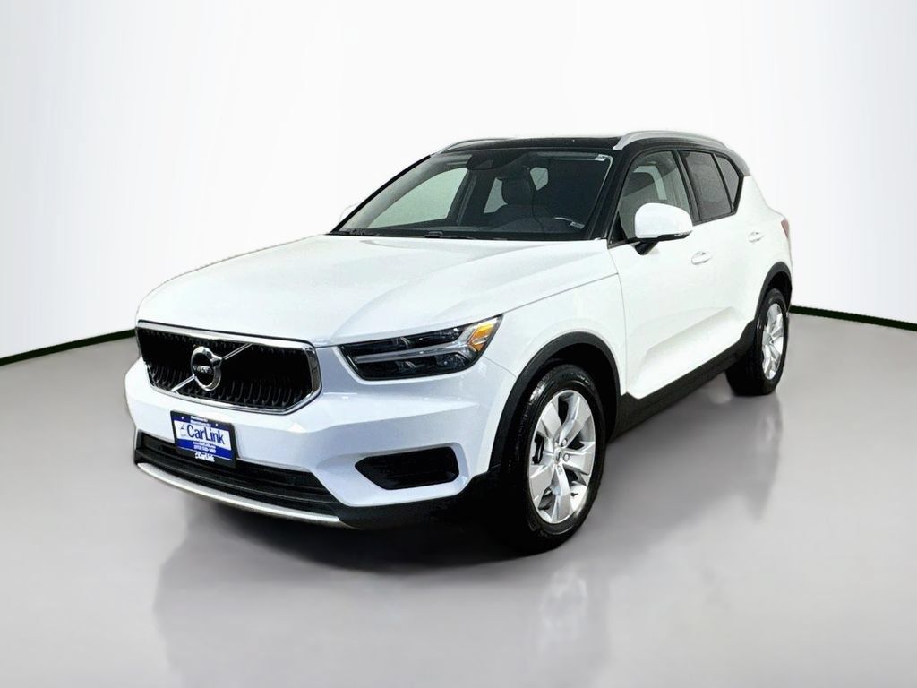 Used 2020 Volvo XC40 T5 Momentum w/ Protection Package AWD/4WD image 3
