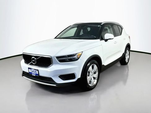 Used 2020 Volvo XC40 T5 Momentum w/ Protection Package AWD/4WD image 3