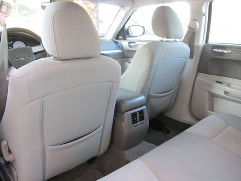 Used 2008 Chrysler 300 LX RWD image 17