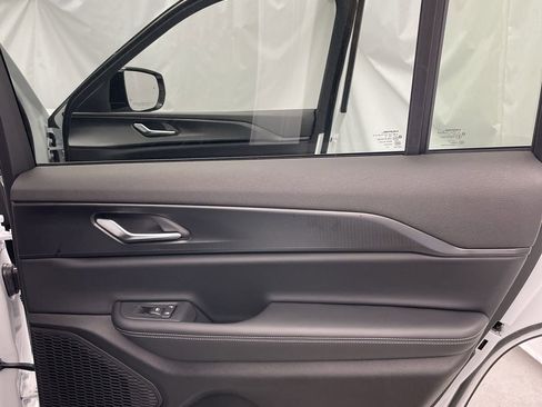 New 2025 Jeep Grand Cherokee L Altitude image 33