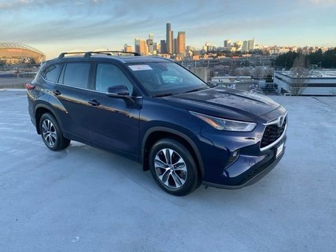 Certified 2022 Toyota Highlander XLE image 30