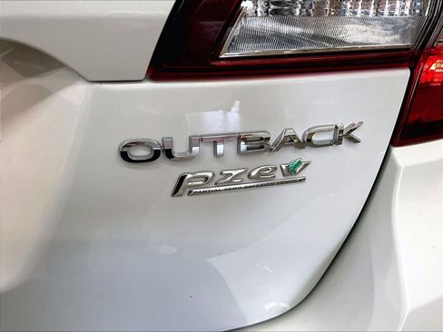 Used 2017 Subaru Outback 2.5i Limited AWD/4WD image 11