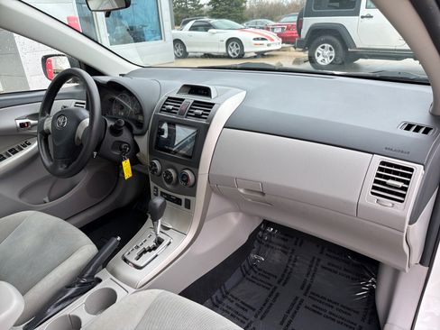 Used 2012 Toyota Corolla LE image 24