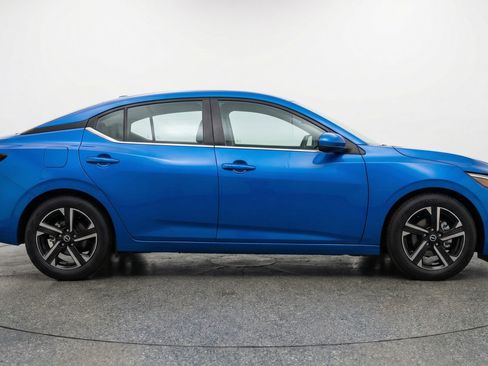 Used 2025 Nissan Sentra SV FWD image 11