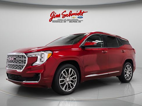 Used 2024 GMC Terrain Denali w/ Denali Premium Package AWD/4WD image 3