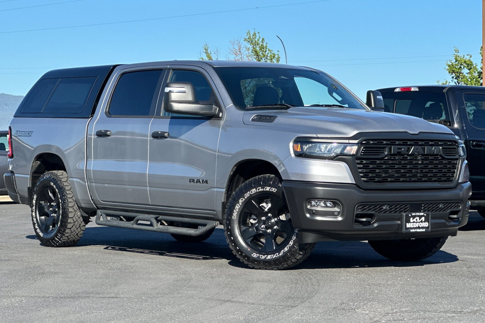 Used 2025 RAM 1500 Warlock AWD/4WD image 2